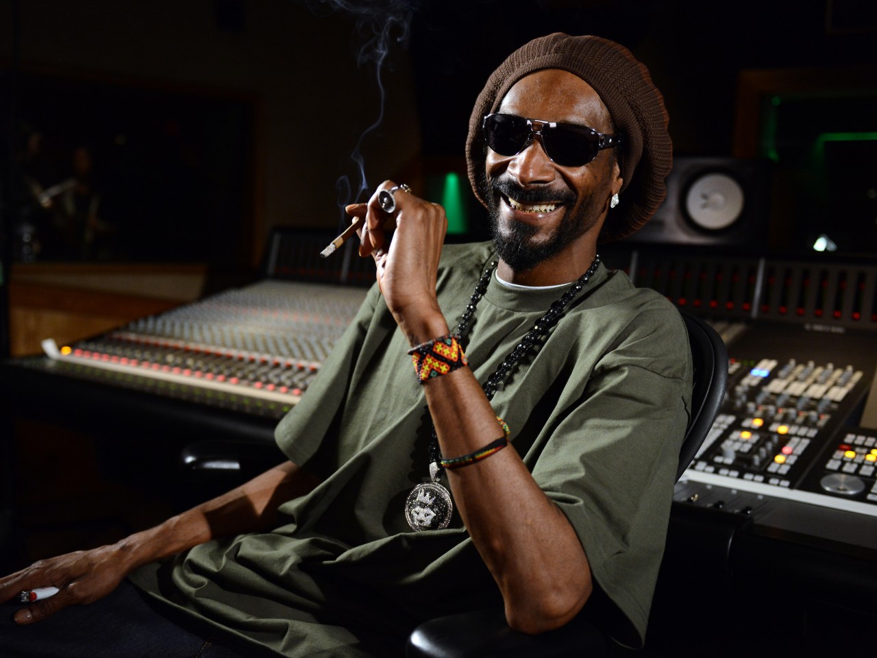Snoop Dogg ft. IZA –  Brand New (Audio)
