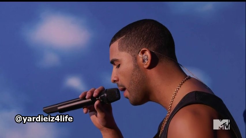 Drake Performs At 2013 MTV VMA’s (Video)
