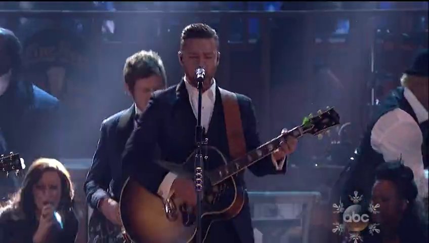 Justin Timberlake Performs “Drink You Away” At The 2013 AMA’s (Video)