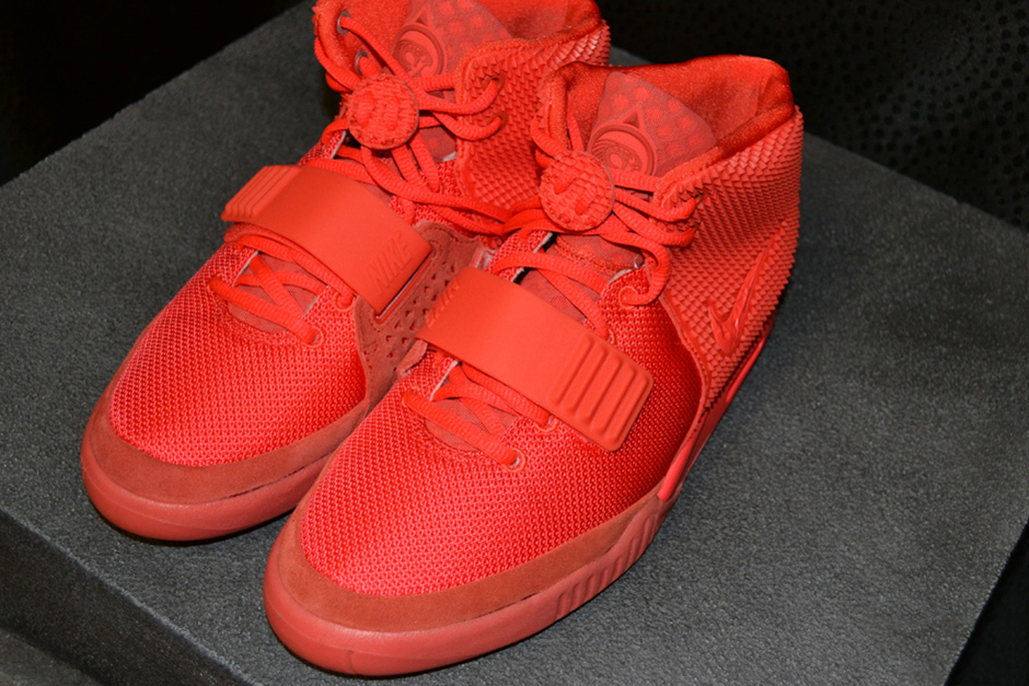 L.A. Sneakers – Yeezy II Red October