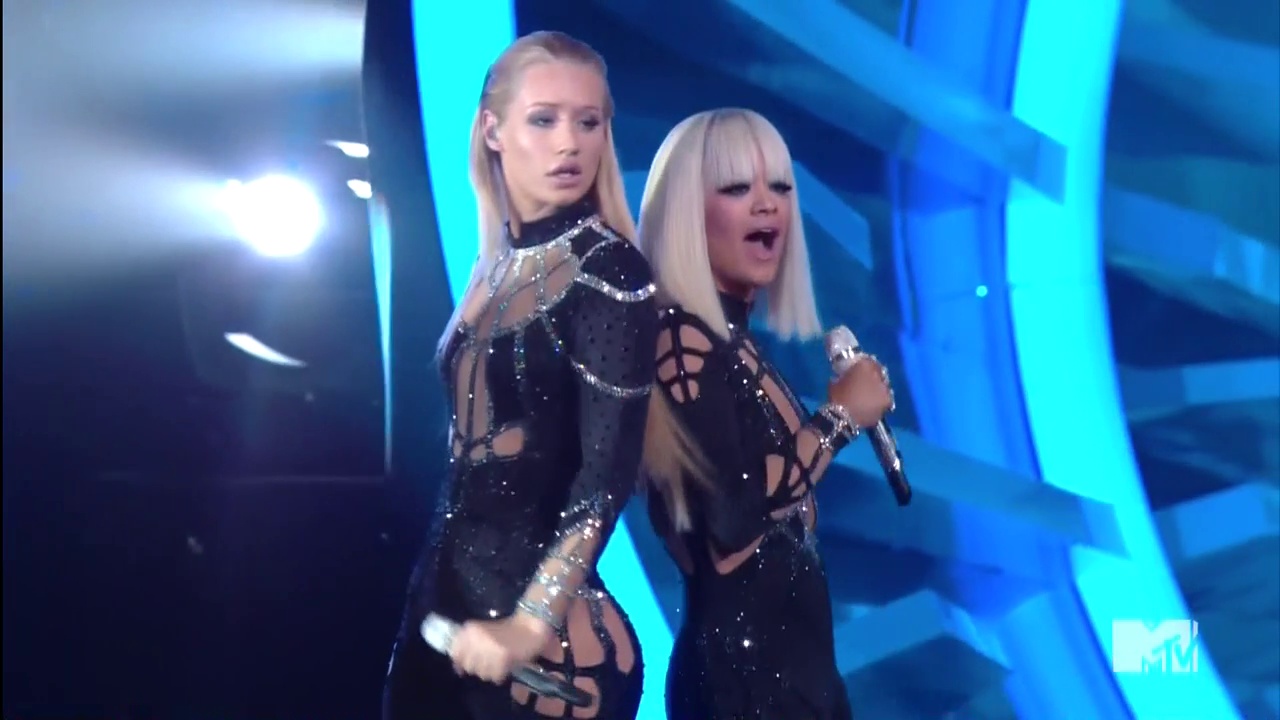 Iggy Azalea & Rita Ora Perform “Black Widow” At VMAS (Video)