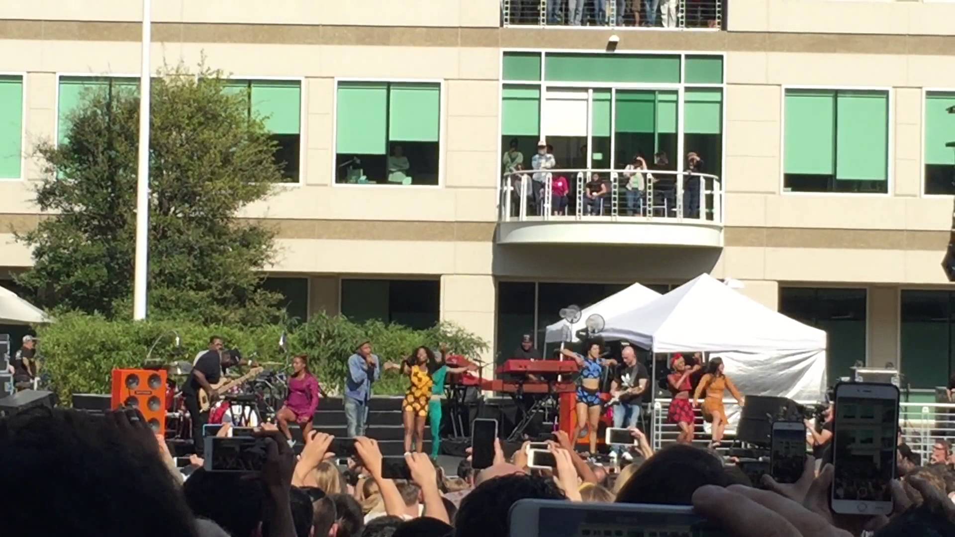 Pharrell Performs At Apple For Earth Day (Video)
