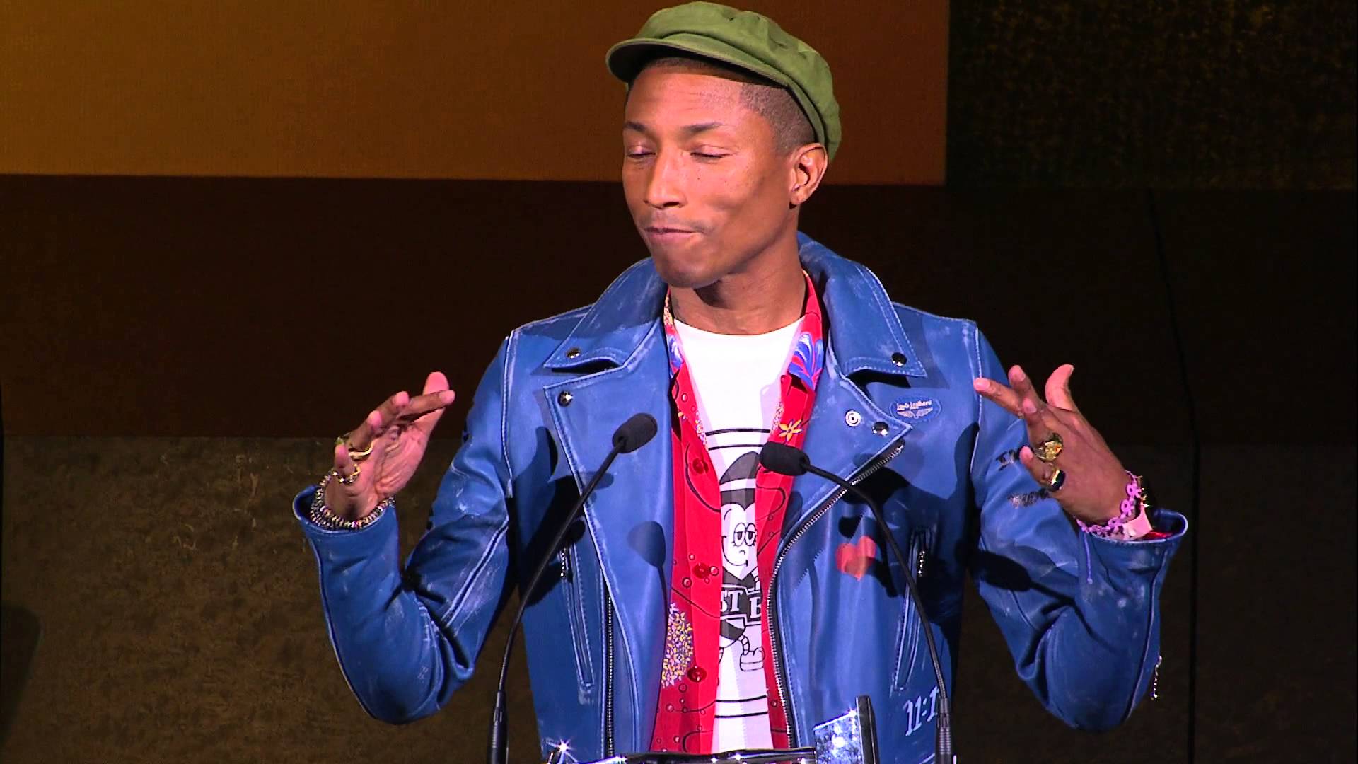 Kanye West Presents Pharrell w/ CFDA Icon Award (Video)