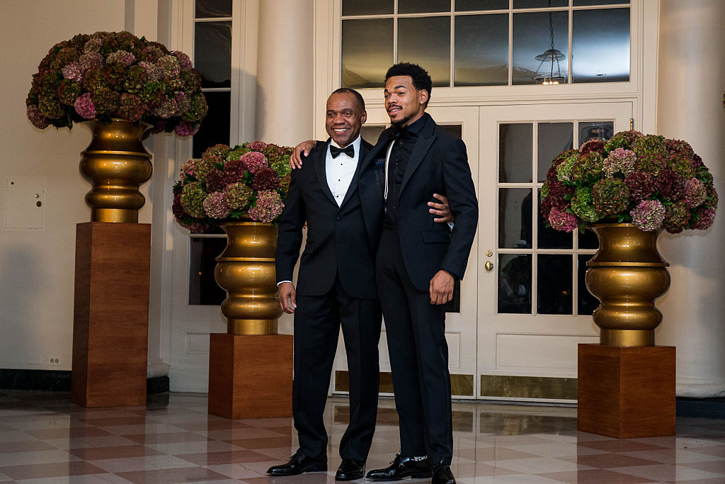 Chance the Rapper and Kenneth Bennett arrive for a State Dinner in honor of Italian Prime Minister Matteo Renzi and his wife Agnese Landini at the White House October 18, 2016 in Washington, D.C. / AFP / ZACH GIBSON        (Photo credit should read ZACH GIBSON/AFP/Getty Images)
