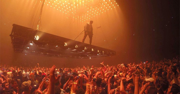 Kanye West Ends Saint Pablo Show In LA Early After Losing His Voice [PEEP]