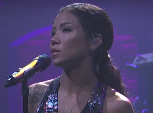 Jhene Aiko Performs “While We’re Young” On “Late Night W/ Seth Meyers” [WATCH]