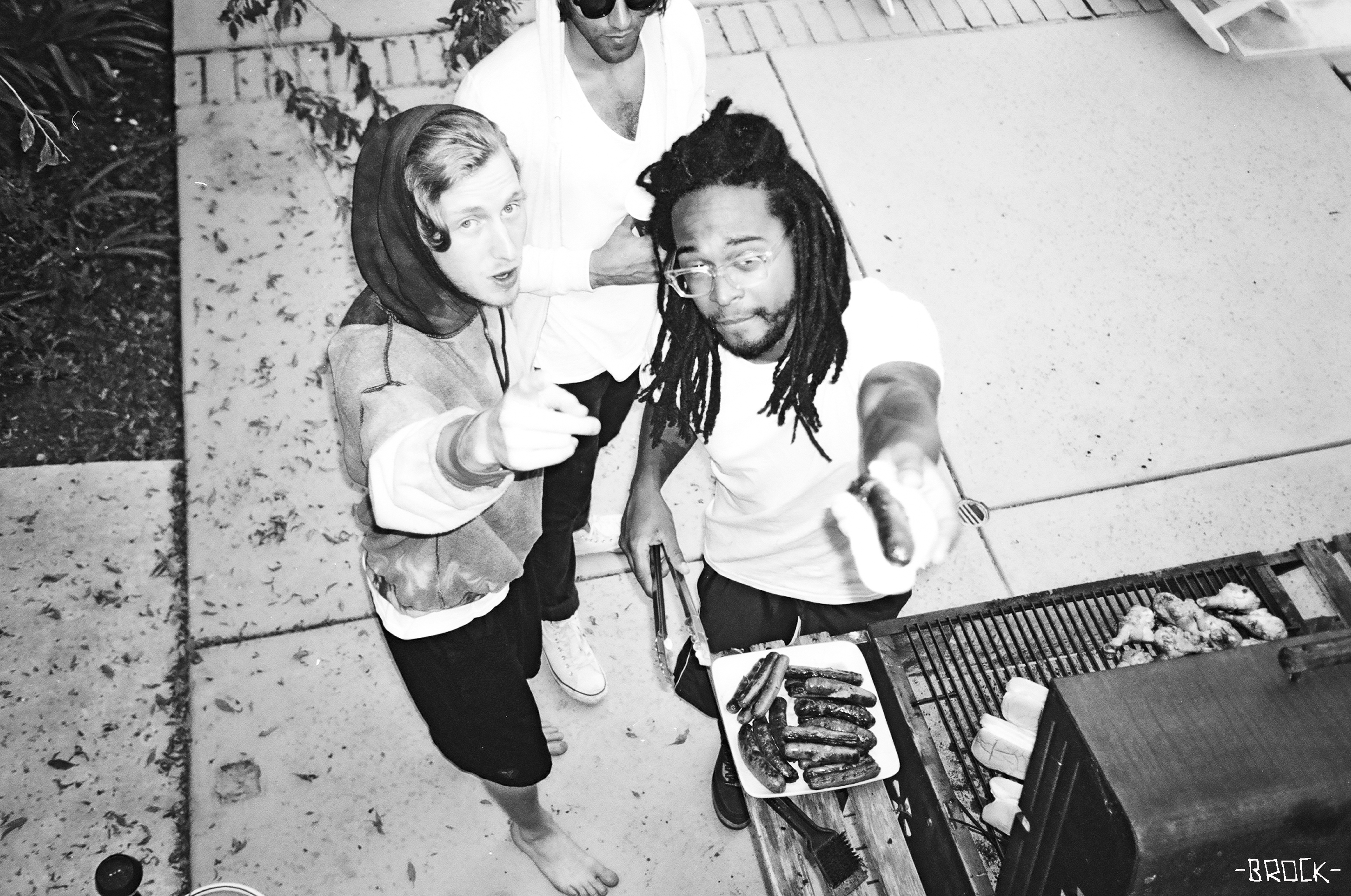 Asher Roth ft. Buddy – Roof Behind The Grill (Audio)