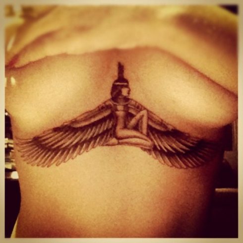 Rihanna Shows Off New Tattoo (News)